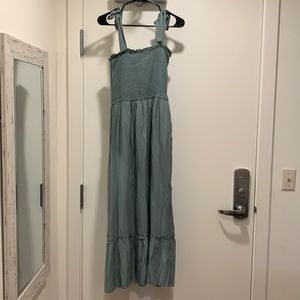 Green dress. New with tags. Size small! Adjustable straps.